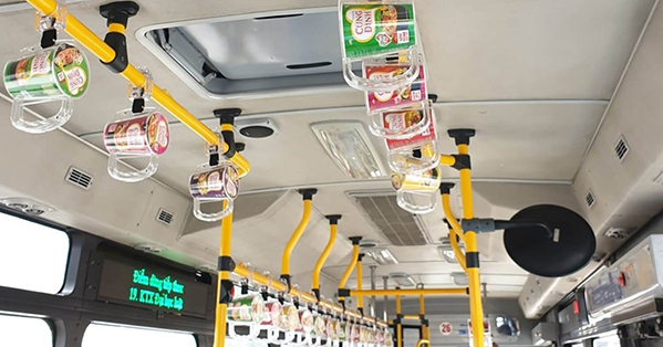 Quảng cáo trên tay nắm xe buýt