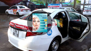 quang-cao-sau-lung-ghe-taxi