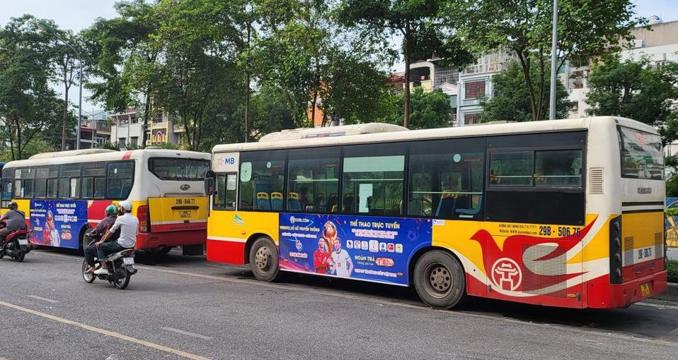 Quảng cáo trên Xe Buýt Hà Nội: Nền tảng Hiệu quả Cho Thương Hiệu Của Doanh Nghiệp Quảng cáo trên xe buýt Hà Nội thân xe