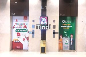 quảng cáo cửa thang máy