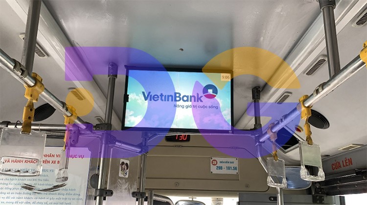 Hình ảnh quảng cáo của doanh nghiệp được tiếp cận với đông đảo hành khách đi xe buýt. Ảnh: Dự án do Tindi triển khai