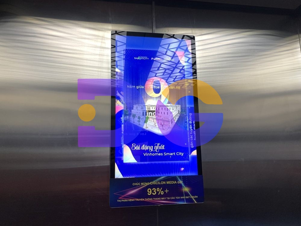 Màn hình quảng cáo Frame trong thang máy dự án Vinhome Smartcity. Ảnh: Tindi Media