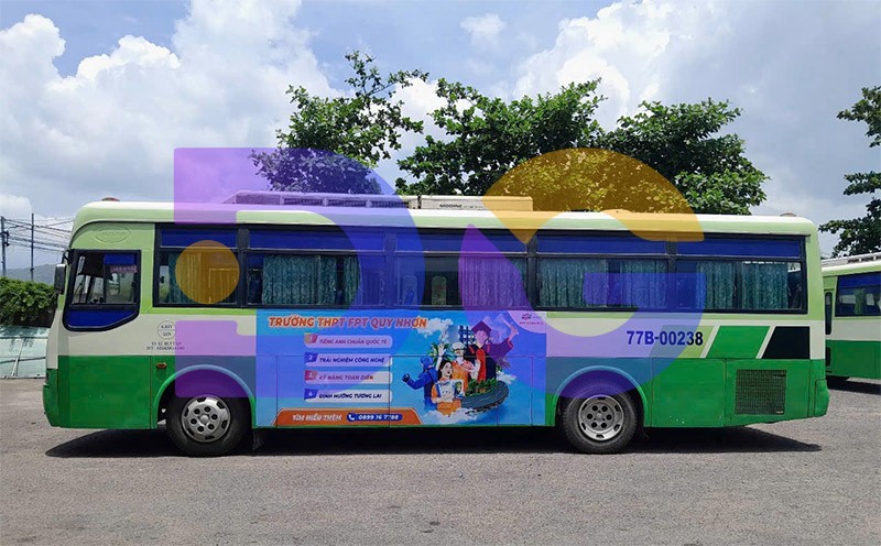 Quảng cáo thân xe buýt thu hút hầu hết sự chú ý từ người đi đường