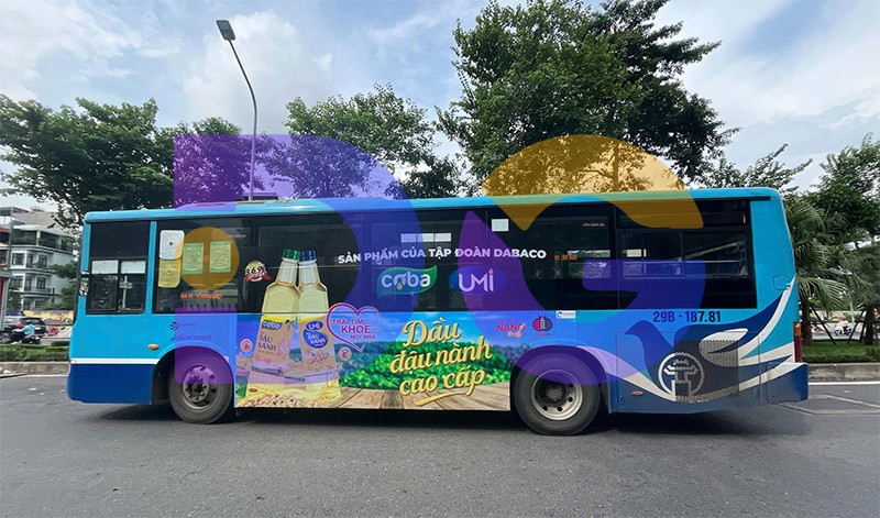 Quảng cáo diecut ấn tượng của nhãn Dabaco lăn bánh trên phố. Dự án do DG Media thực hiện